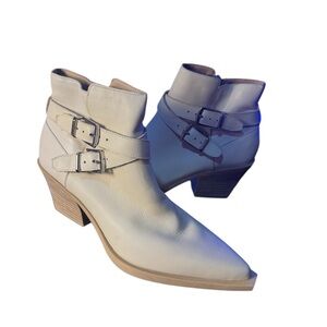 Chic Cream white Ankle Dulce Vita Boots with buckles